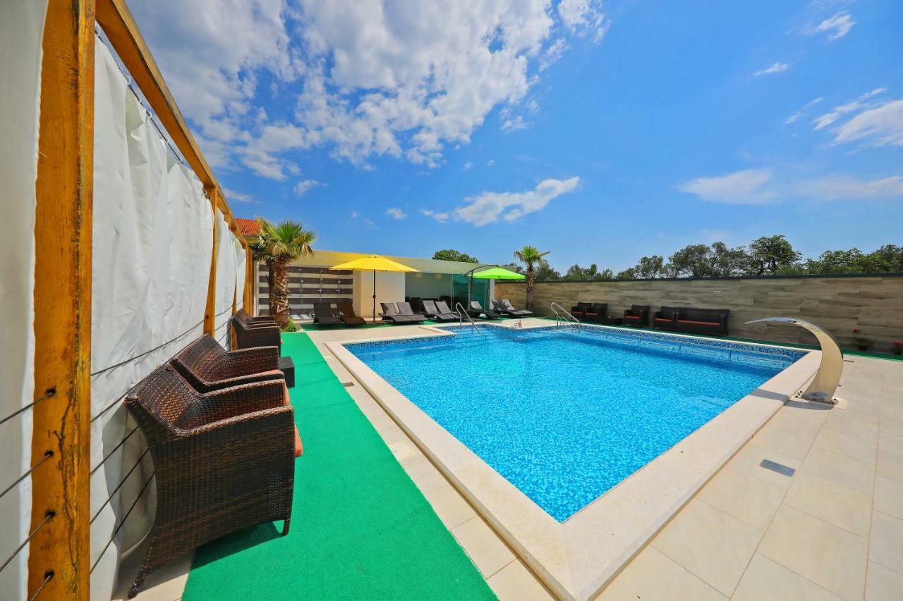 Boutique Apartments Ad Astra Бибине Екстериор снимка